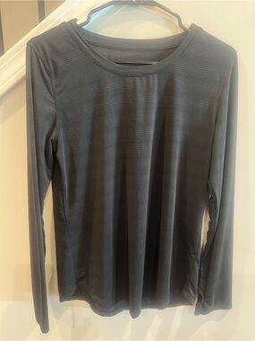 ZYIA Black Long-Sleeve Performance Tee